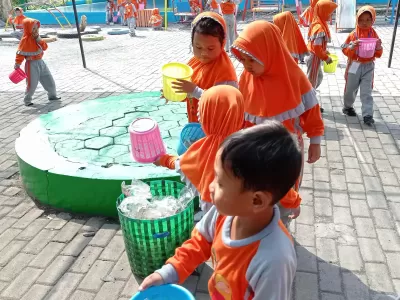 Peduli lingkungan sekolah